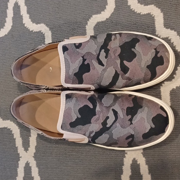 OLUKAI PEHUEA PA'I Camo Slip On Shoes Women's 10 - Picture 2 of 16